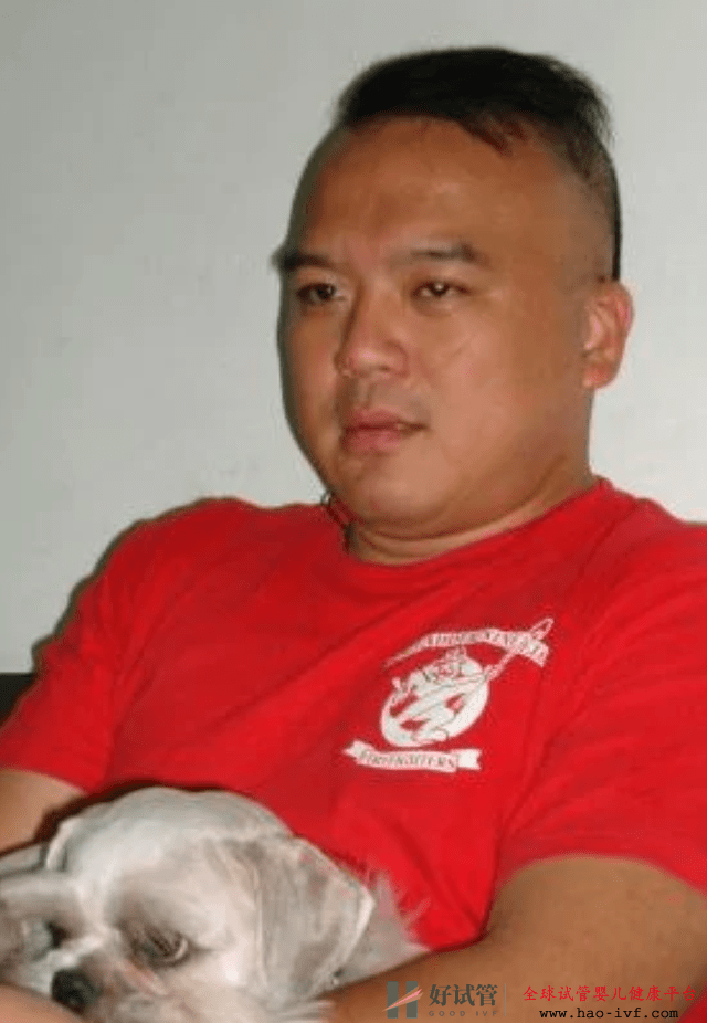 知名导演遗孀晒龙凤胎满月,丈夫骤逝不到一月,为生娃做10次试管(图2) 知名导演遗孀晒龙凤胎满月,丈夫骤逝不到一月,为生娃做10次试管(图2)