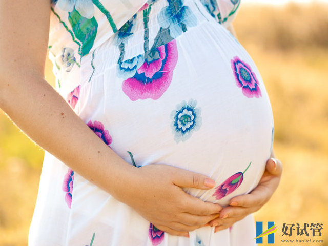 怀男宝和女宝肚型图片对比,孕晚期看准确率99%(图1) 怀男孩怀女孩肚型不同
